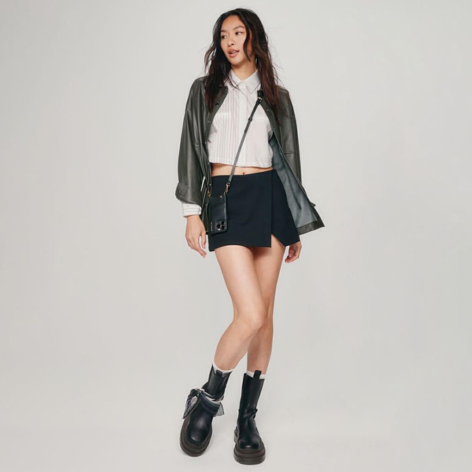 Amazon | BANDOLIER バンドリヤー iPhone 15 Pro ケース